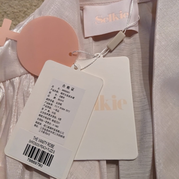 BNWT selkie vanity robe in peach fuzz size small - Picture 2 of 2